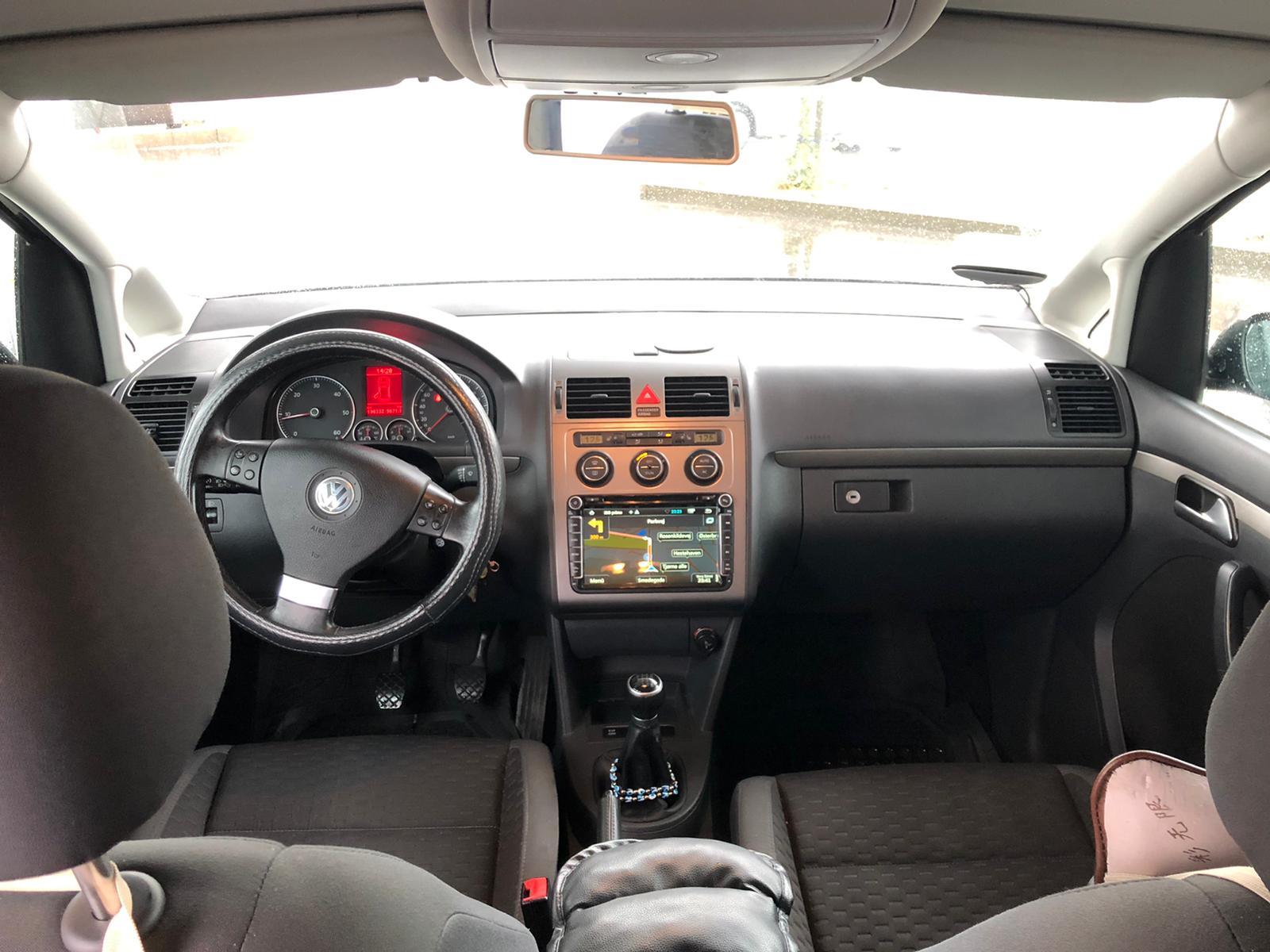 Sort VW Touran fra 2008