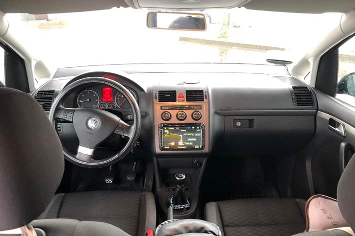 Sort VW Touran fra 2008