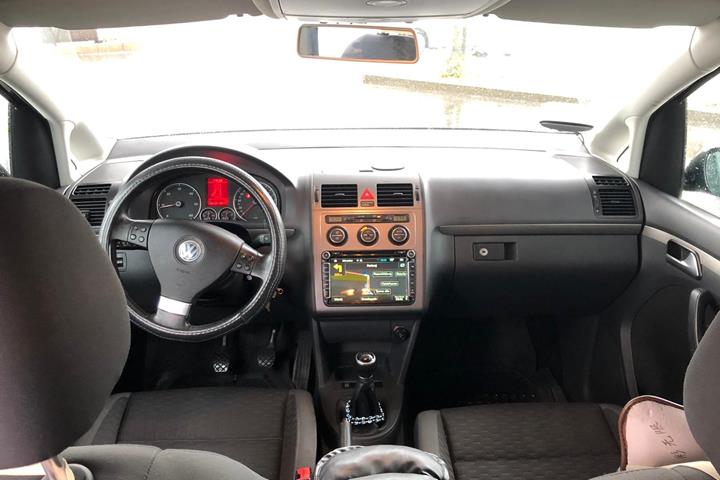 Sort VW Touran fra 2008