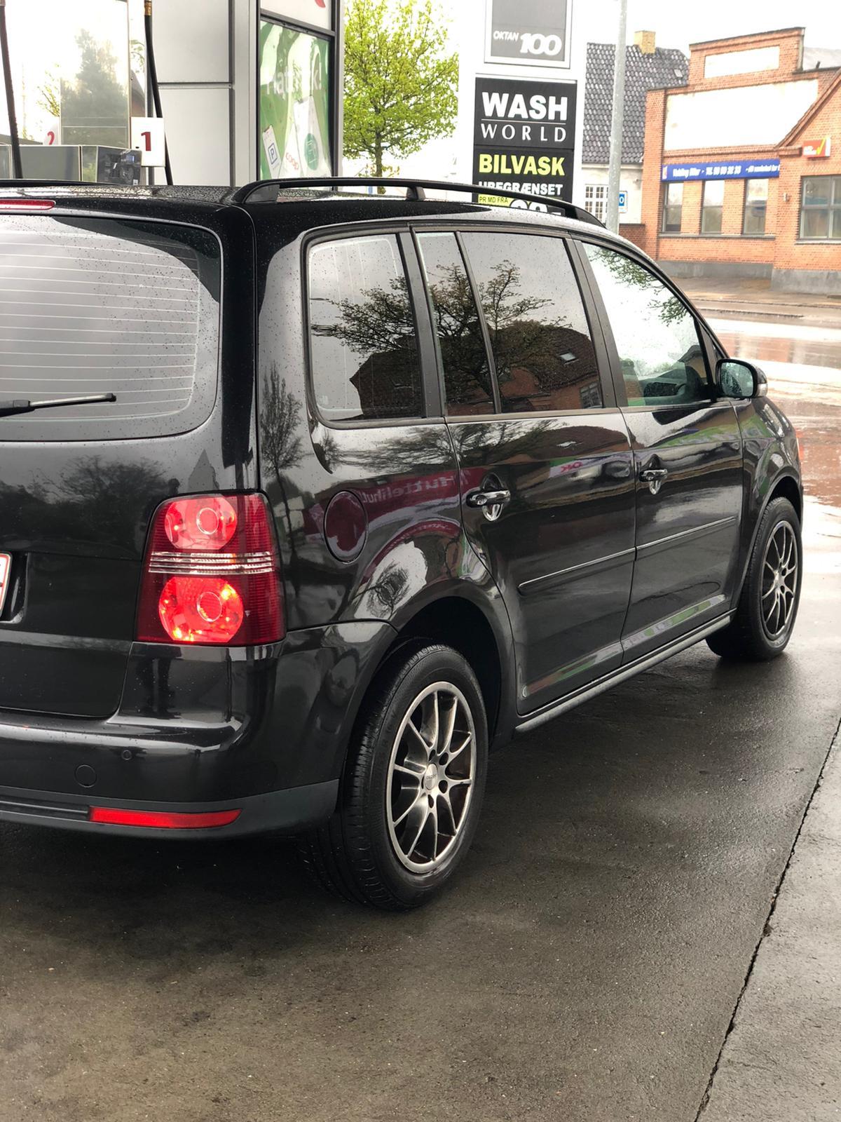 Sort VW Touran fra 2008