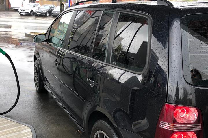 Sort VW Touran fra 2008