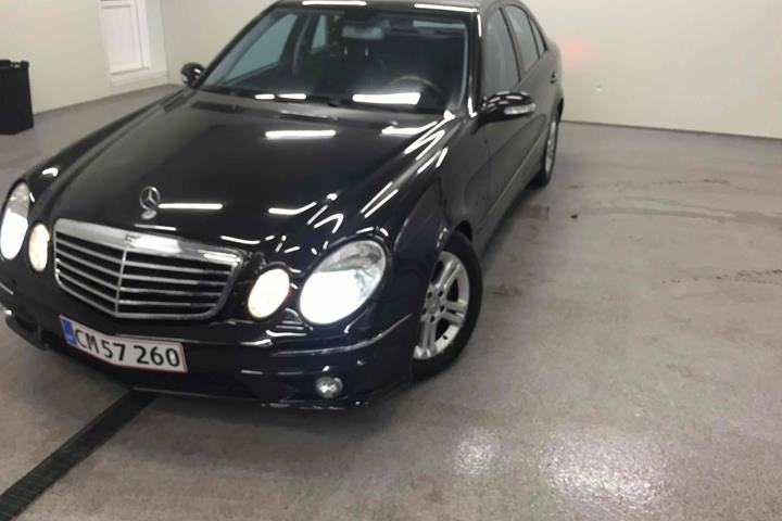 Sort Mercedes E280 fra 2006