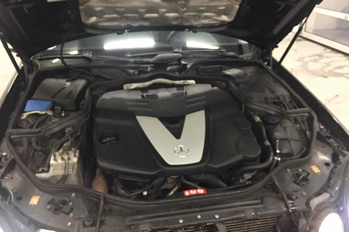 Sort Mercedes E280 fra 2006