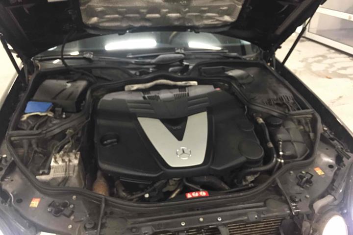Sort Mercedes E280 fra 2006