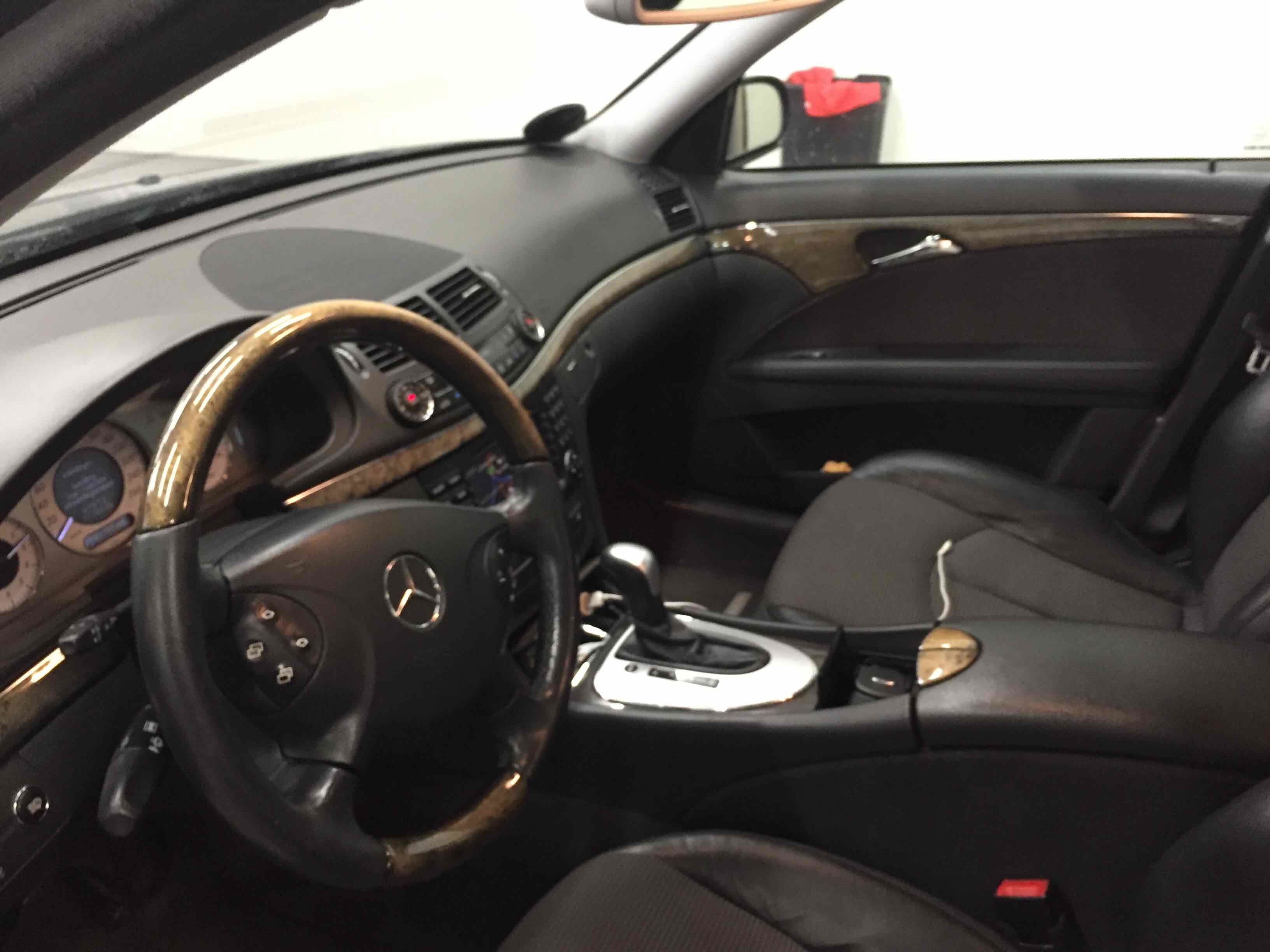 Sort Mercedes E280 fra 2006