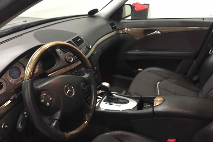 Sort Mercedes E280 fra 2006