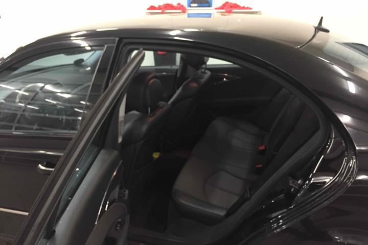 Sort Mercedes E280 fra 2006