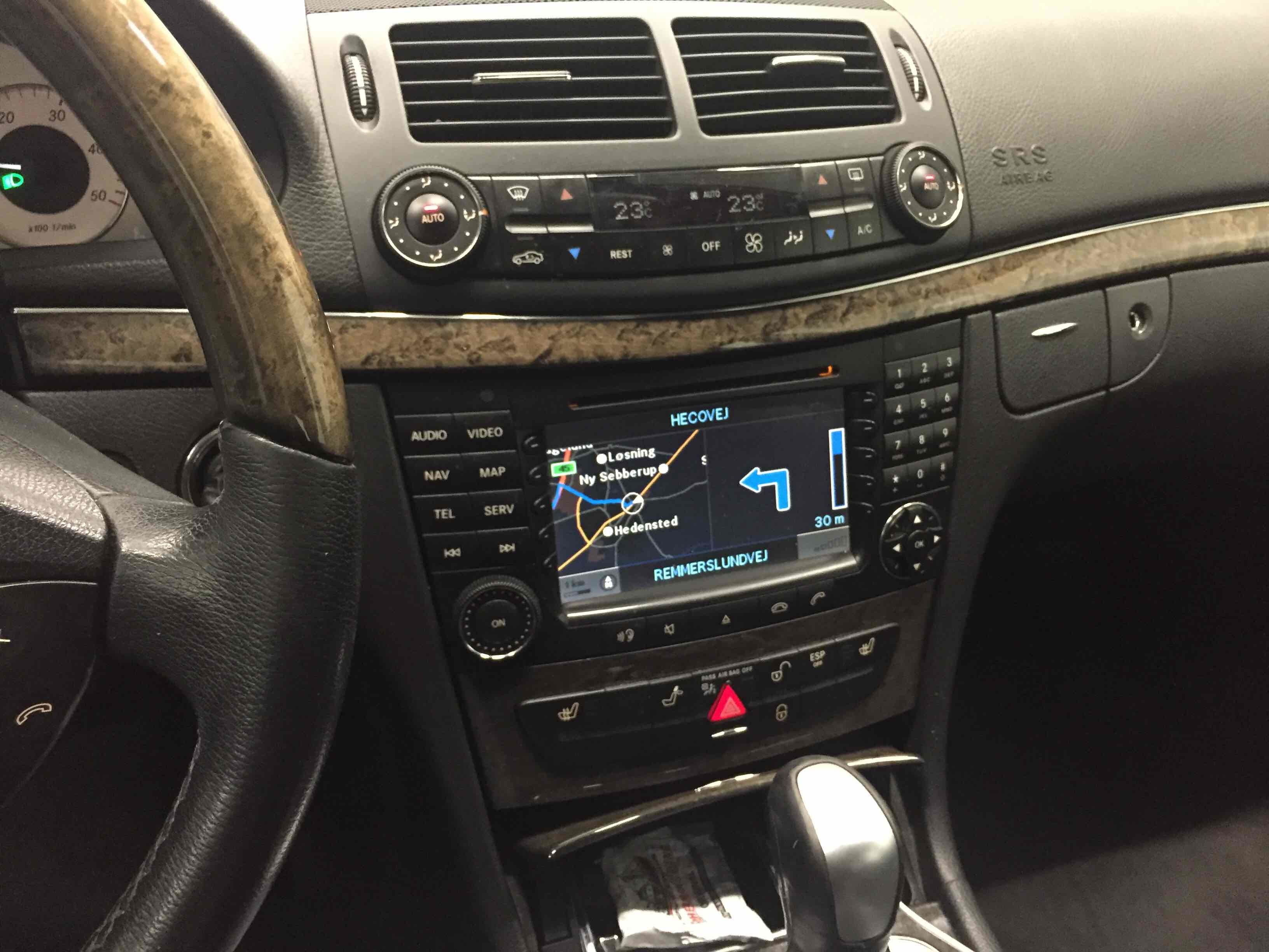 Sort Mercedes E280 fra 2006
