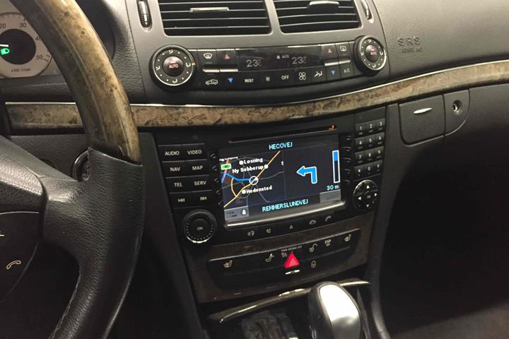 Sort Mercedes E280 fra 2006