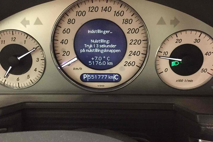 Sort Mercedes E280 fra 2006