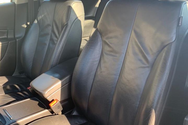 Blå VW Passat fra 2005