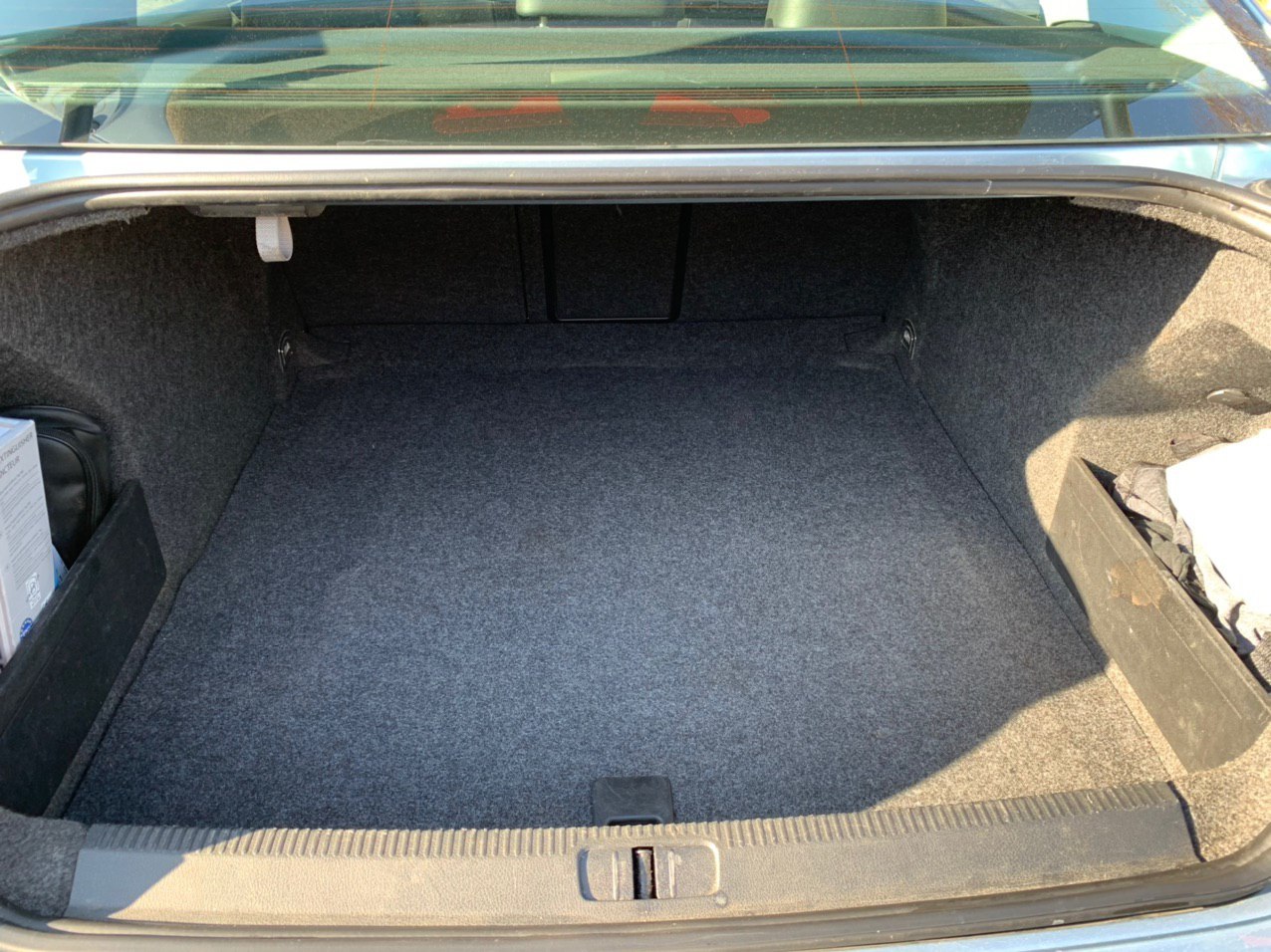 Blå VW Passat fra 2005