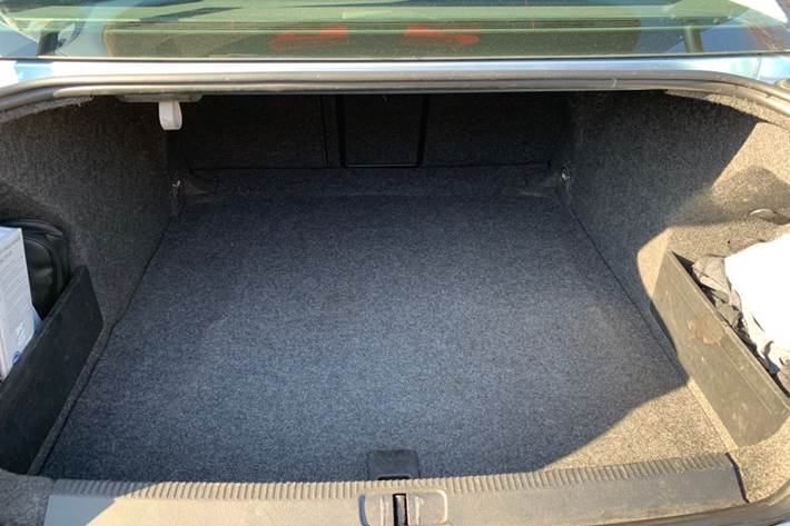 Blå VW Passat fra 2005