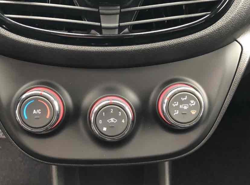 Sort Opel Karl fra 2017