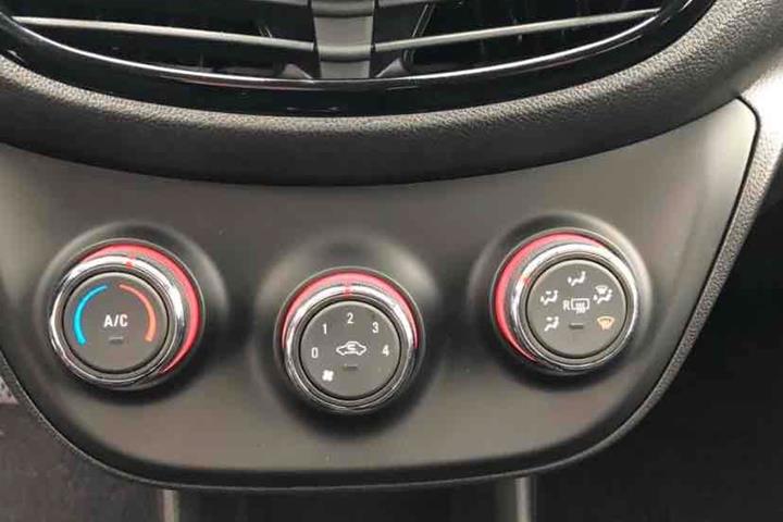 Sort Opel Karl fra 2017