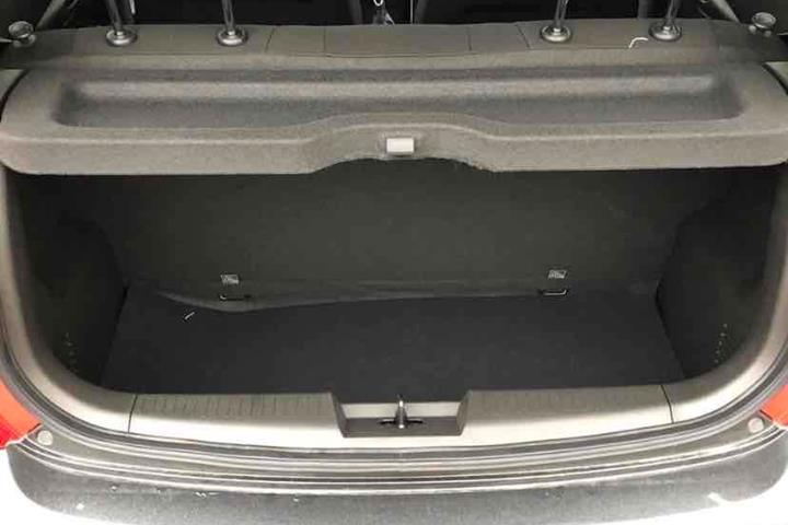 Sort Opel Karl fra 2017