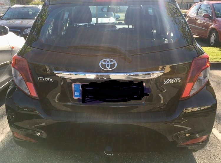 Sort Toyota Yaris fra 2012