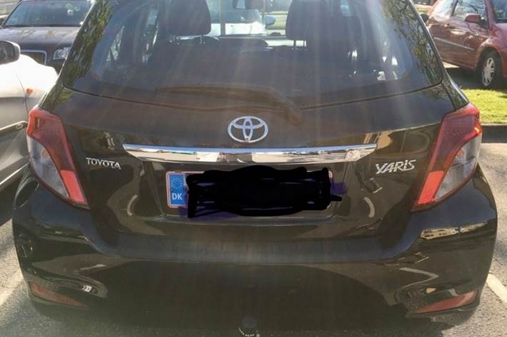 Sort Toyota Yaris fra 2012