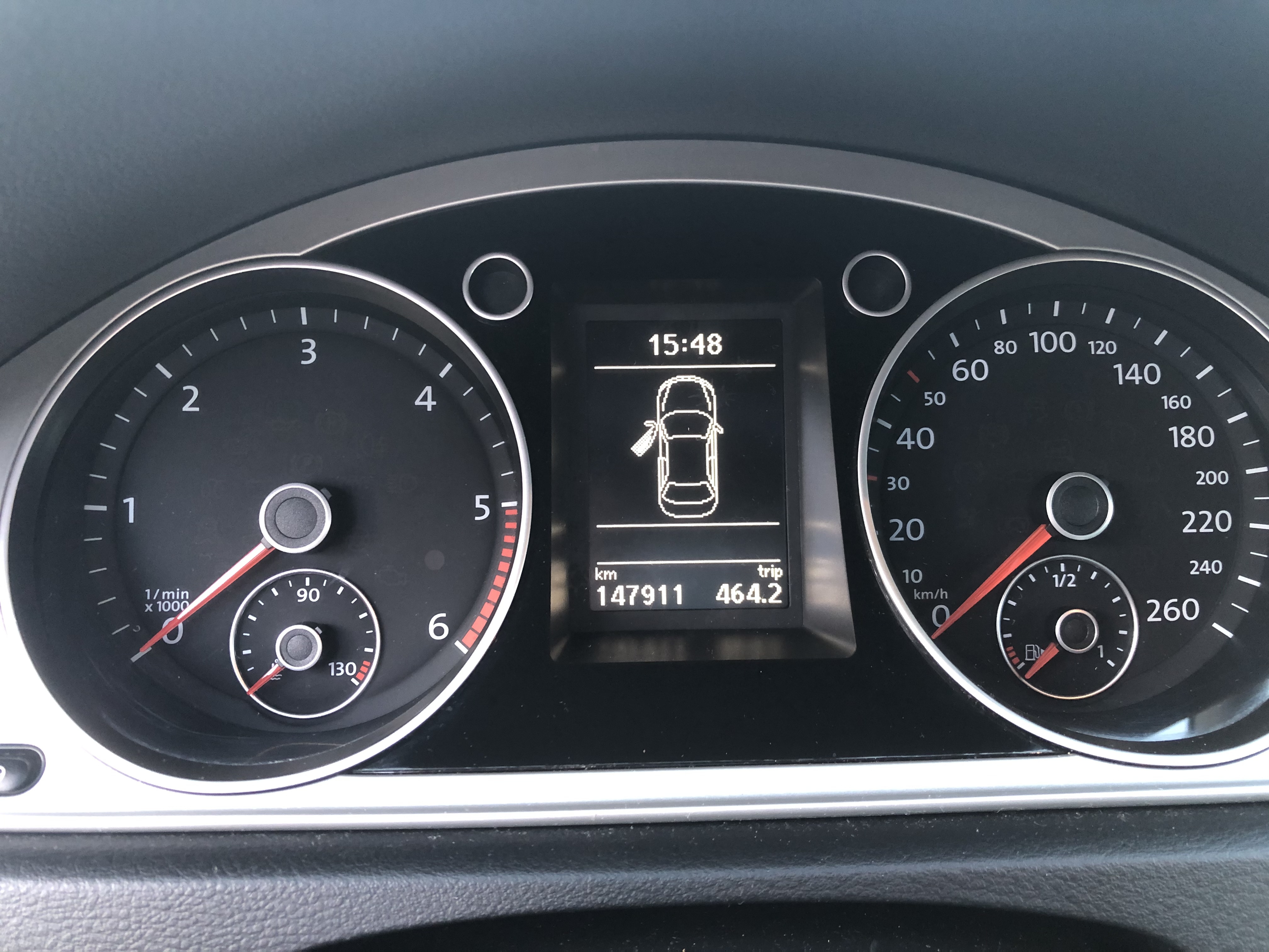 Grå VW Passat fra 2013