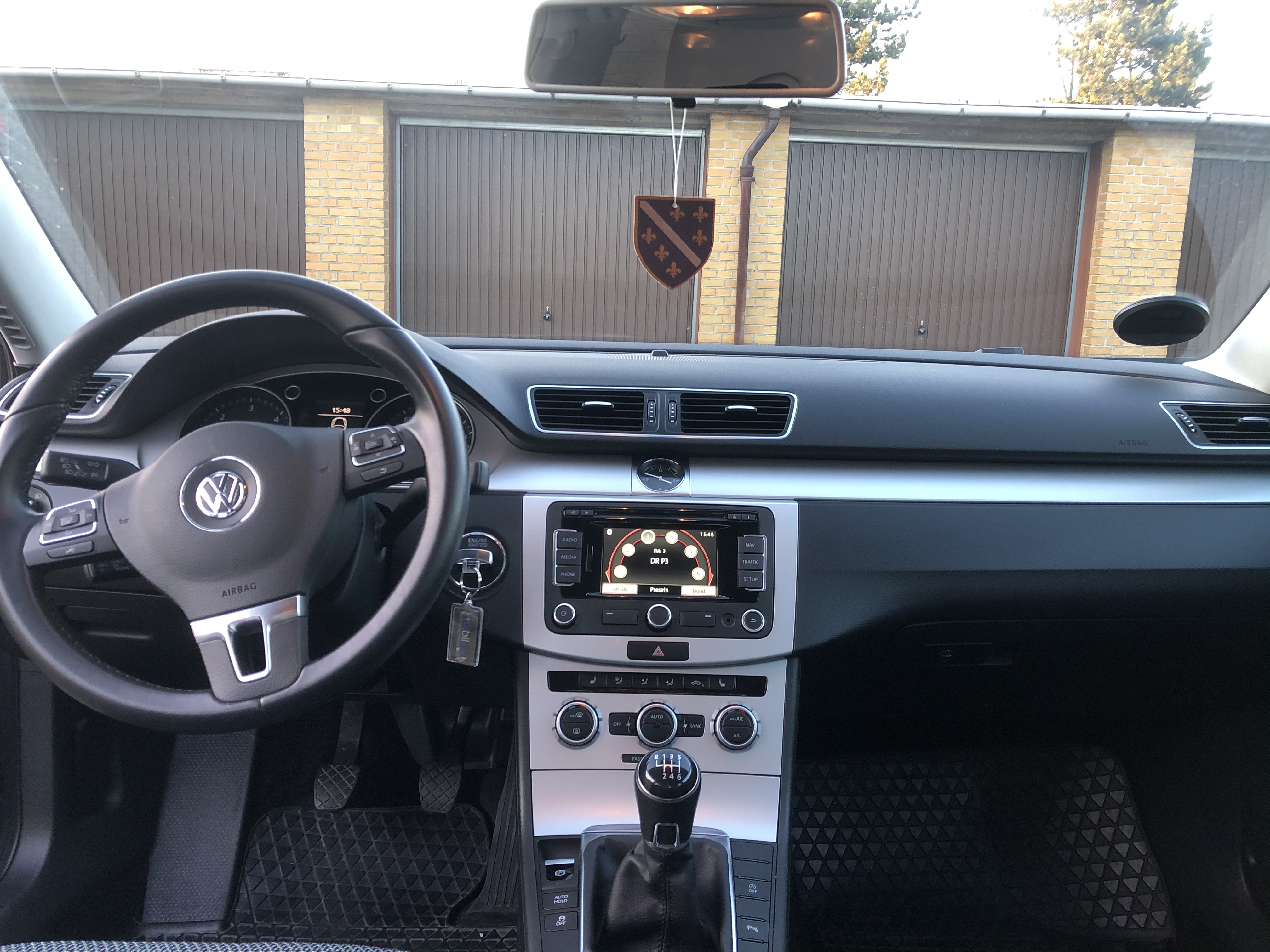 Grå VW Passat fra 2013