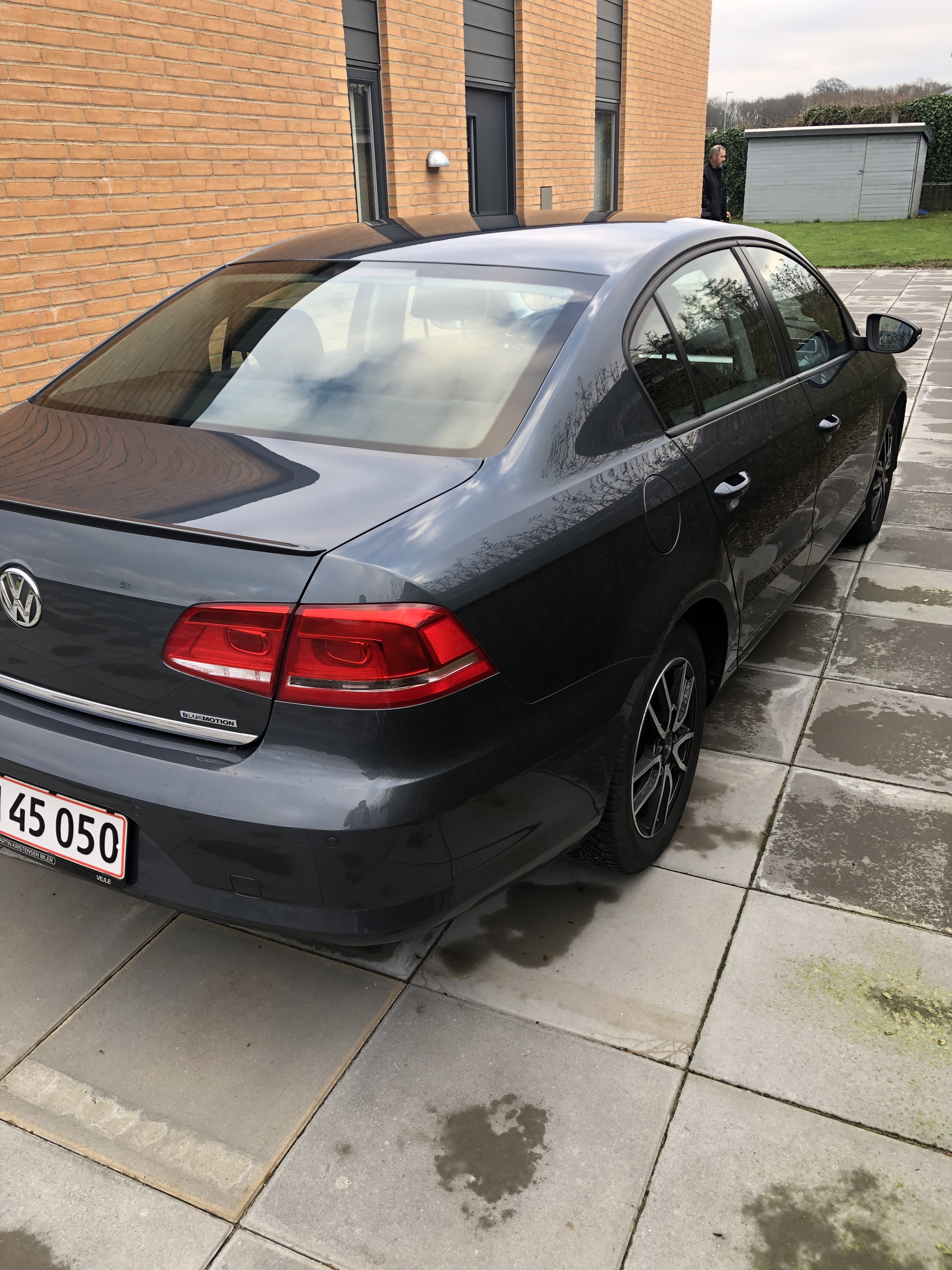 Grå VW Passat fra 2013