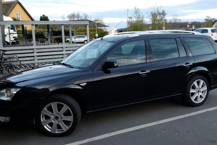 Sort Ford Mondeo fra 2007