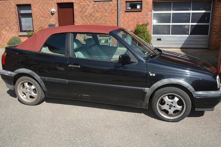 Sort VW Golf Cabriolet fra 1994