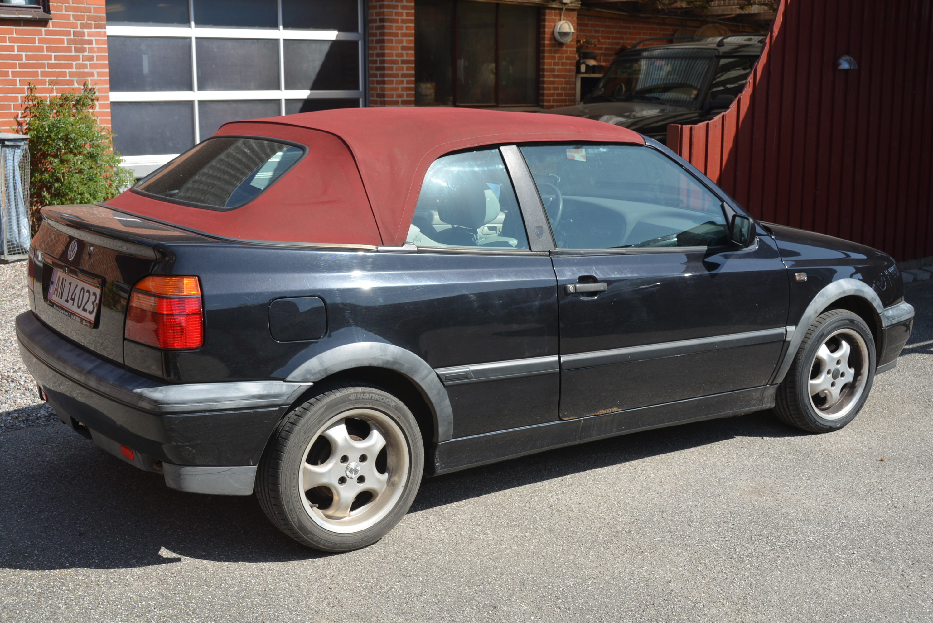 Sort VW Golf Cabriolet fra 1994