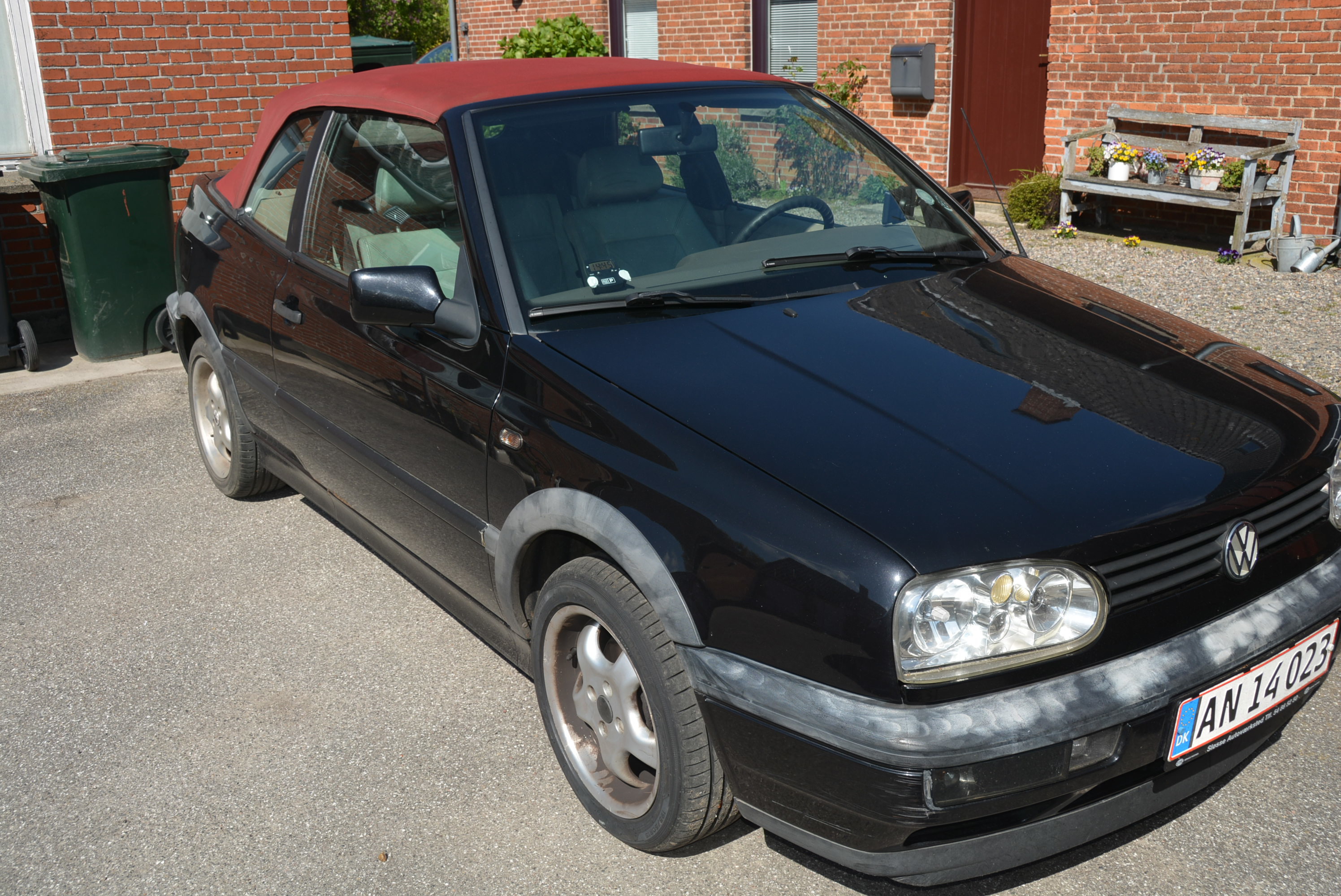 Sort VW Golf Cabriolet fra 1994