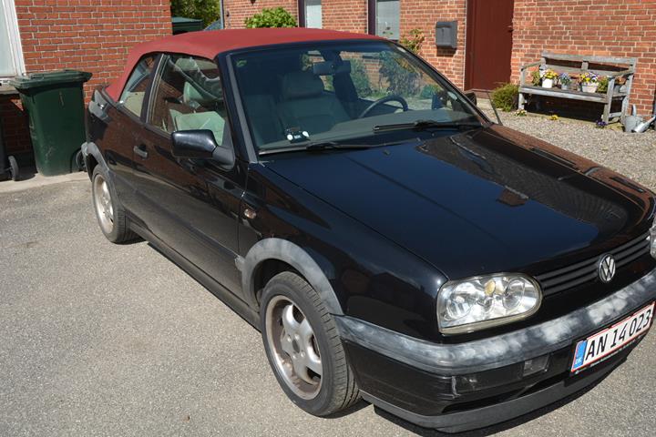 Sort VW Golf Cabriolet fra 1994