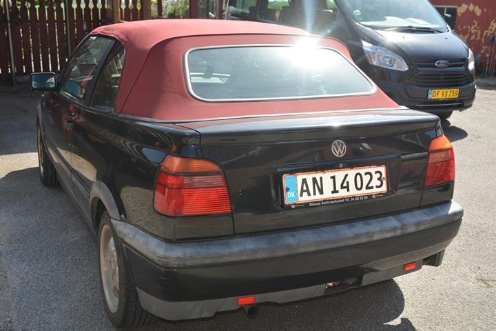 Sort VW Golf Cabriolet fra 1994