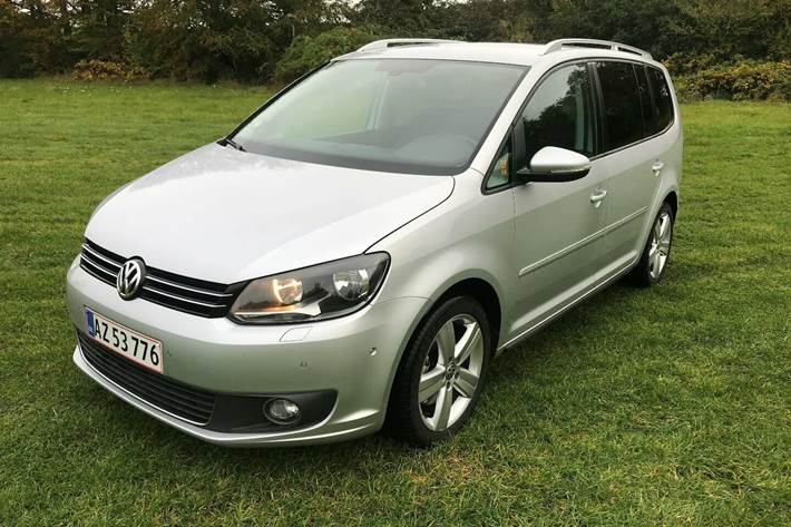 Grå VW Touran fra 2011
