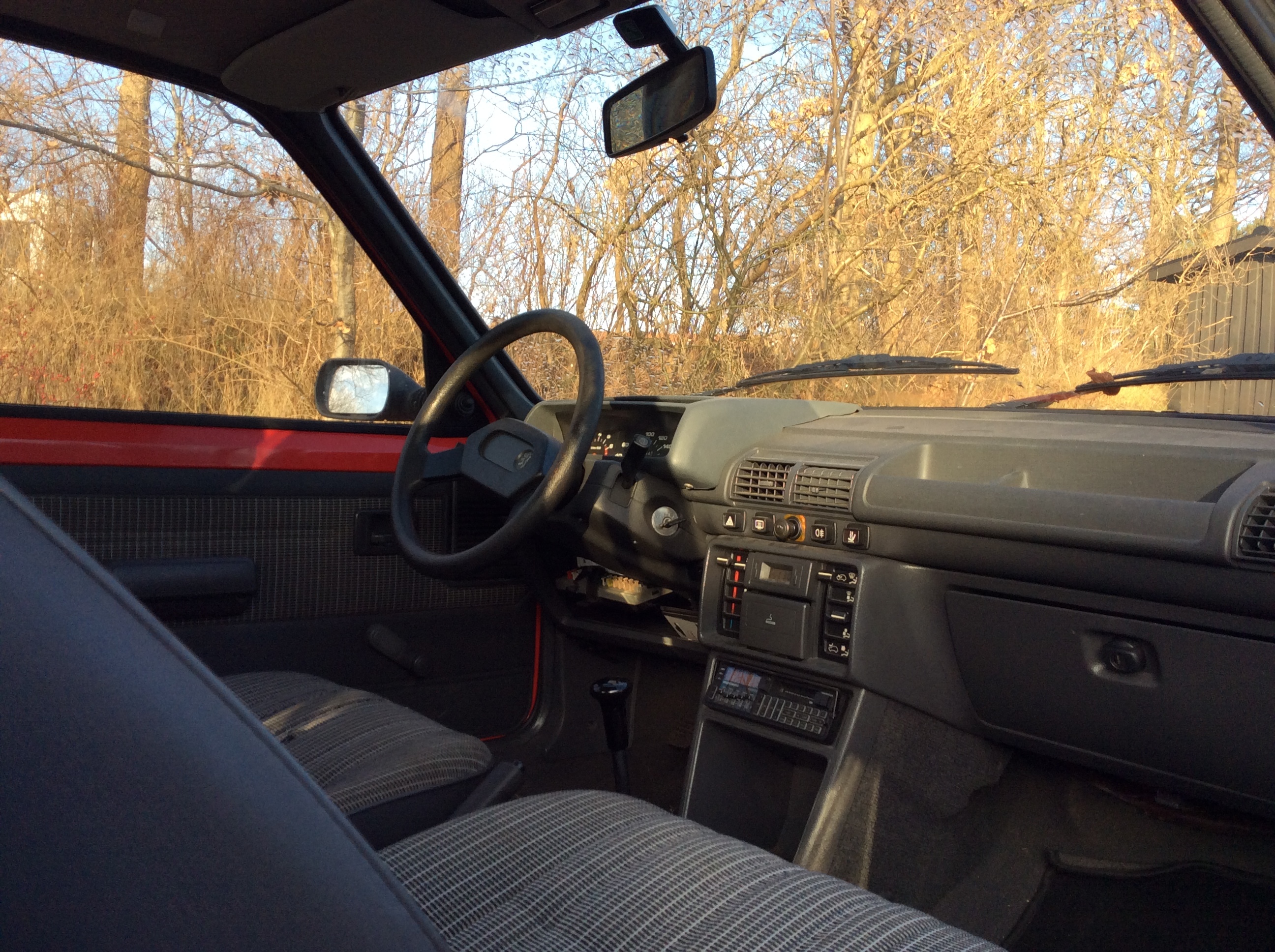 Rød Peugeot 205 fra 1986