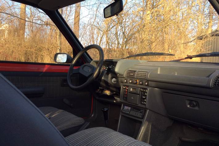 Rød Peugeot 205 fra 1986