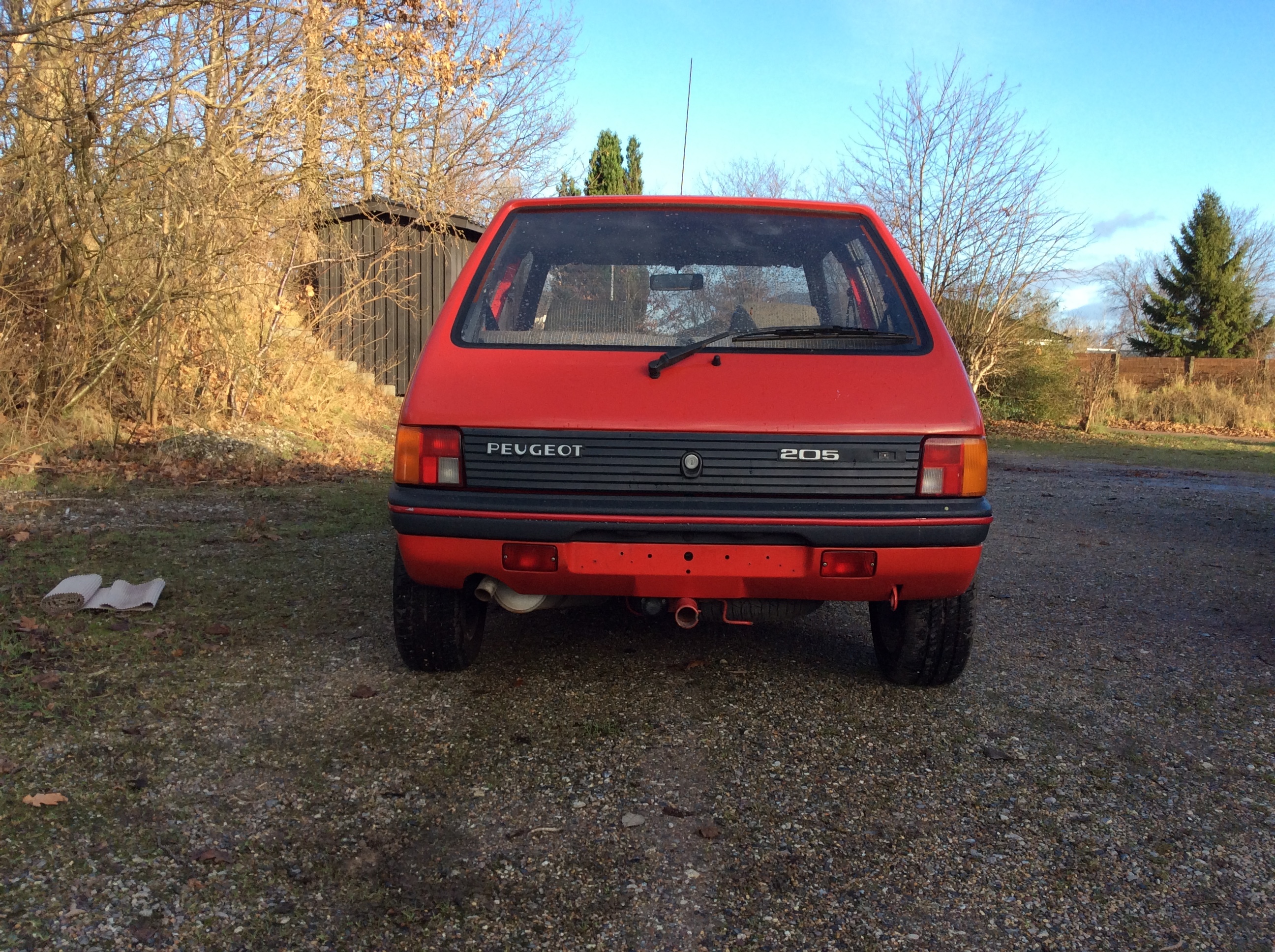 Rød Peugeot 205 fra 1986