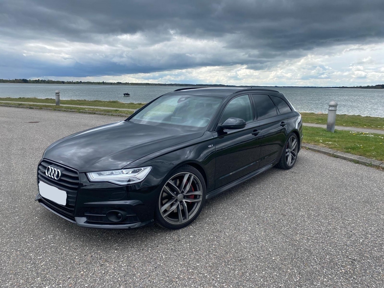 Grå Audi A6 fra 2016