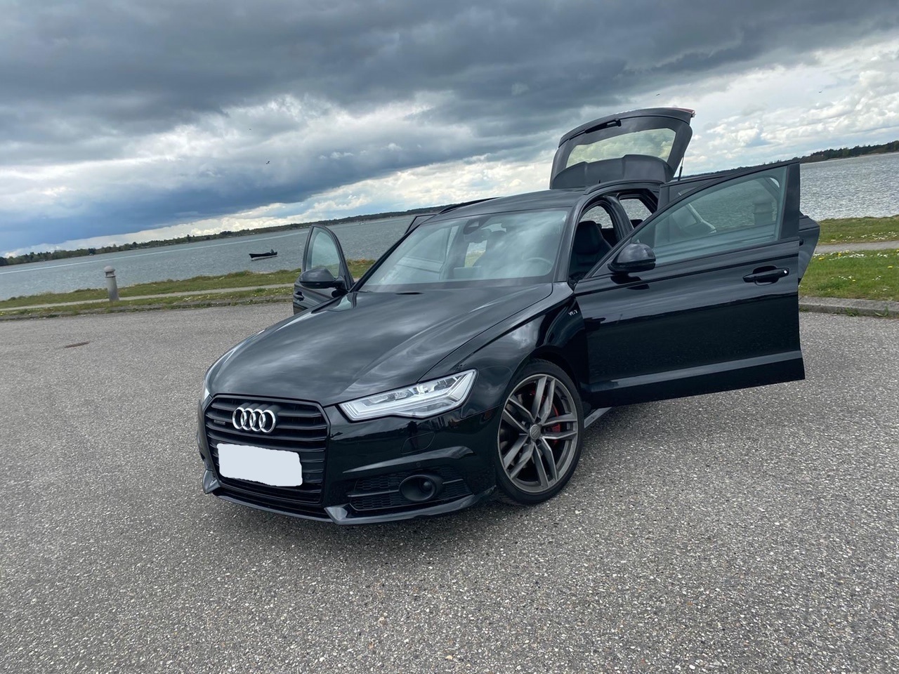 Grå Audi A6 fra 2016