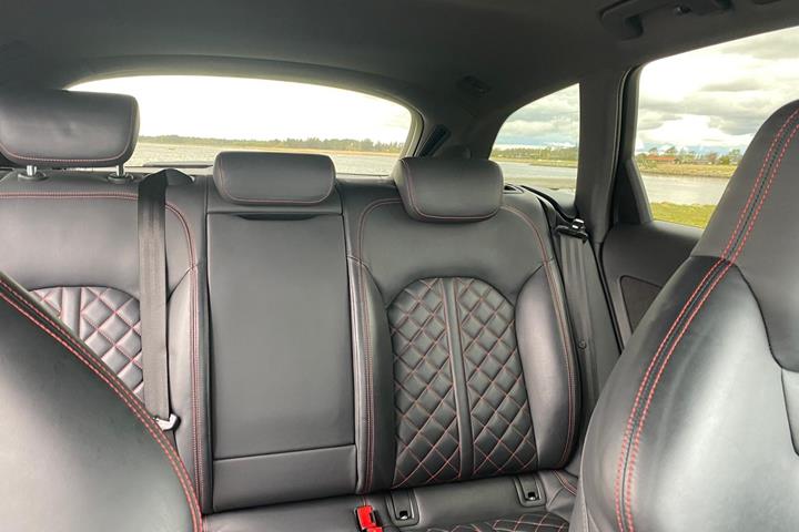 Grå Audi A6 fra 2016