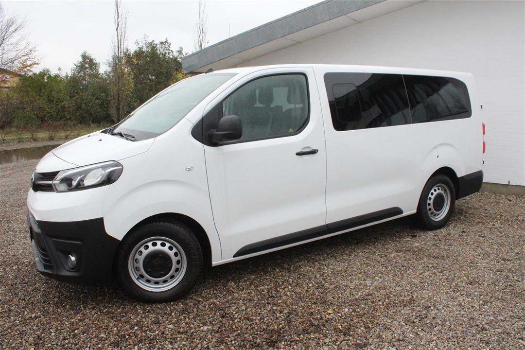 Hvid Toyota Proace Verso fra 2018