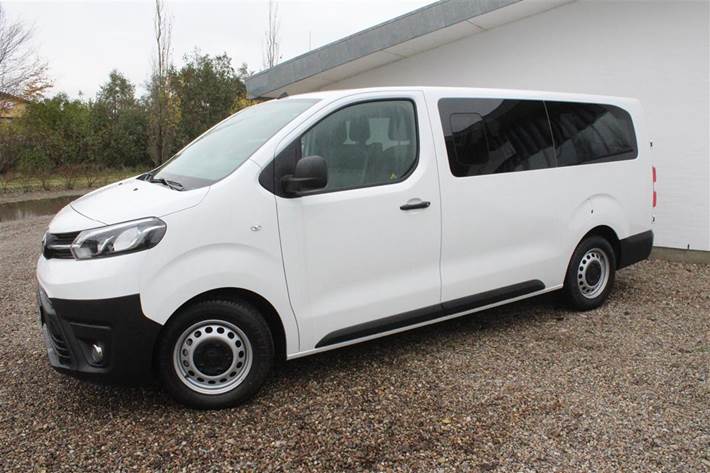 Hvid Toyota Proace Verso fra 2018