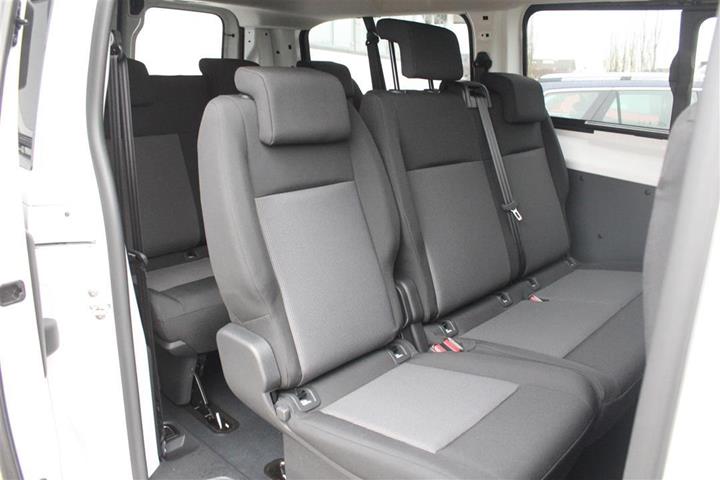 Hvid Toyota Proace Verso fra 2018