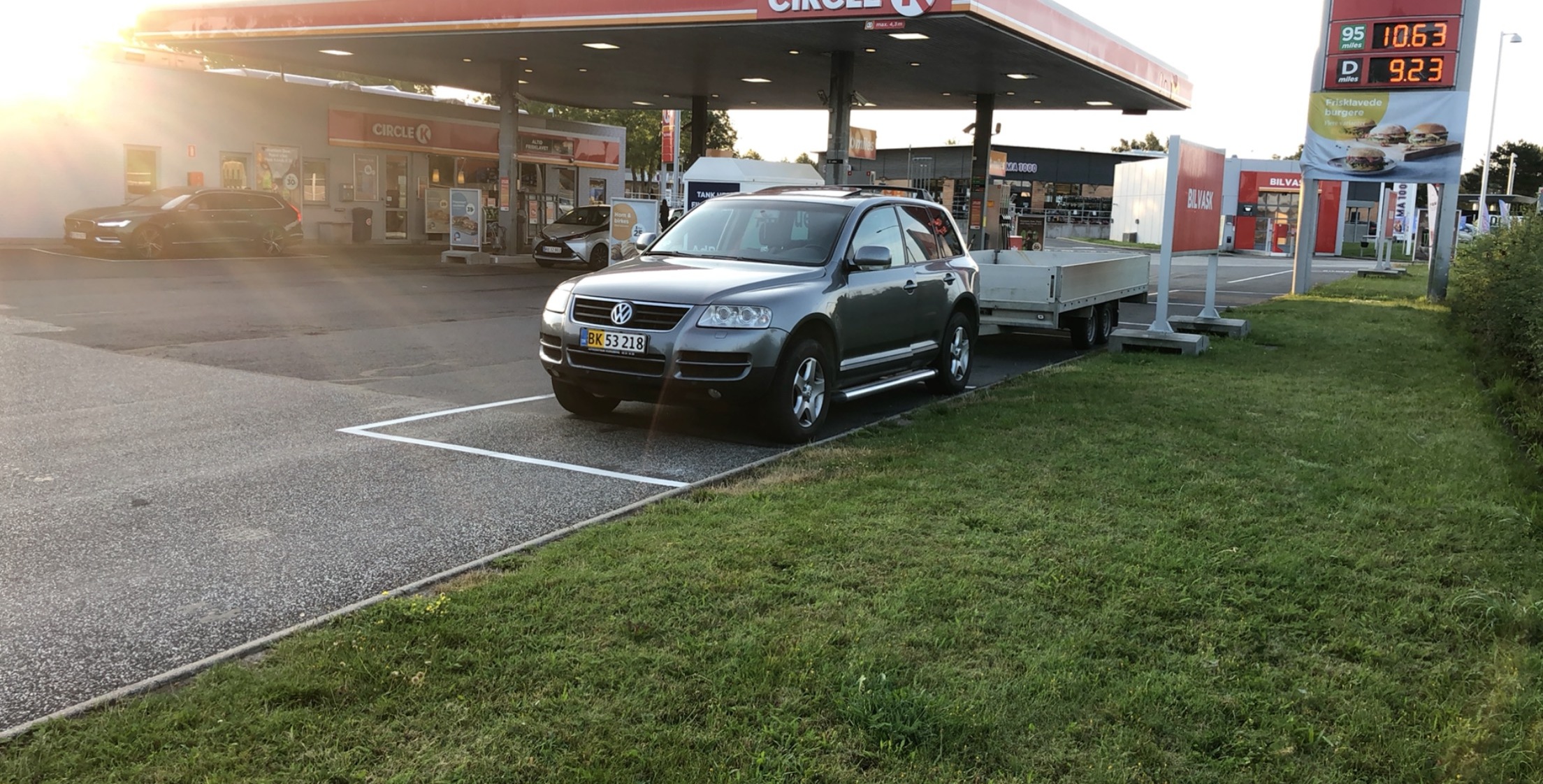 Grå VW Touareg fra 2004