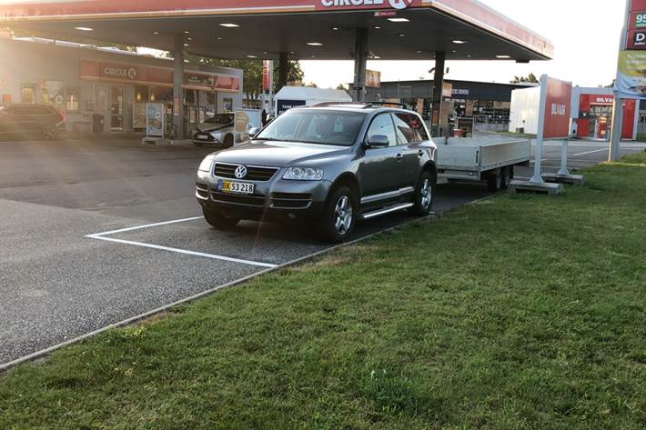 Grå VW Touareg fra 2004