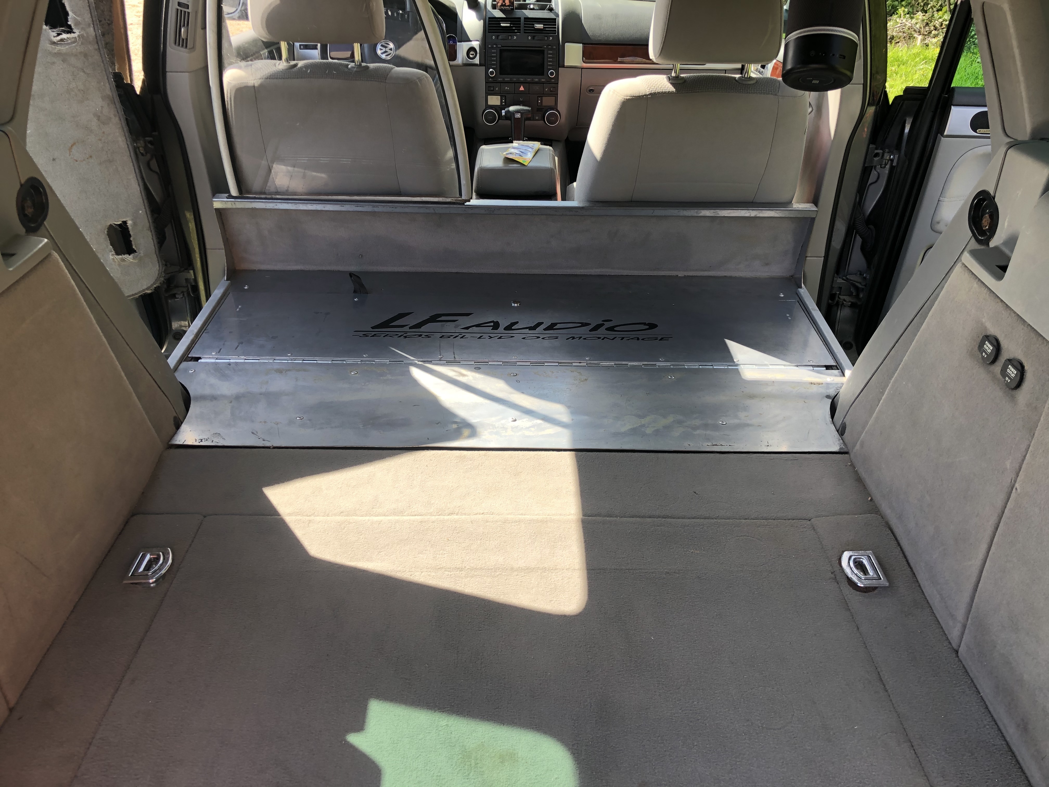 Grå VW Touareg fra 2004