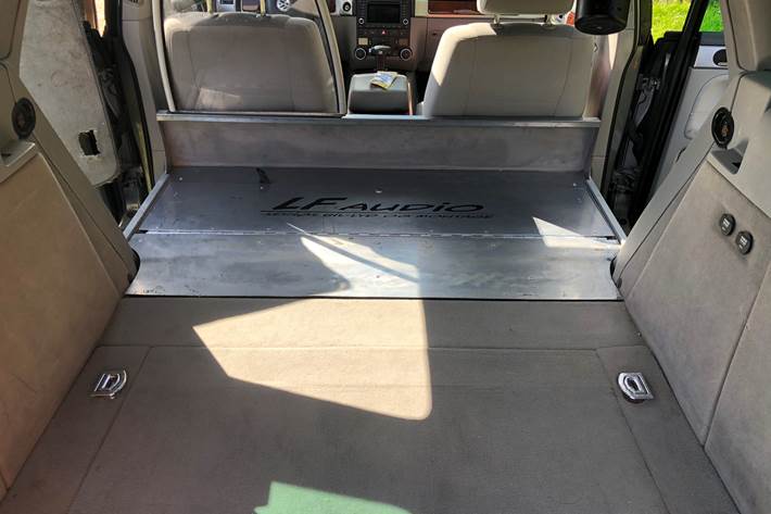 Grå VW Touareg fra 2004