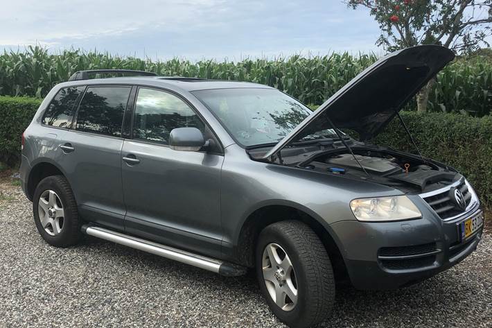 Grå VW Touareg fra 2004