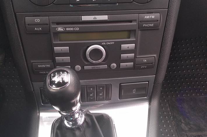 Sort Ford Mondeo fra 2007