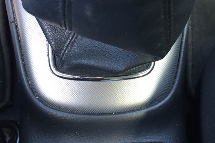 Bronze Toyota Avensis fra 2006