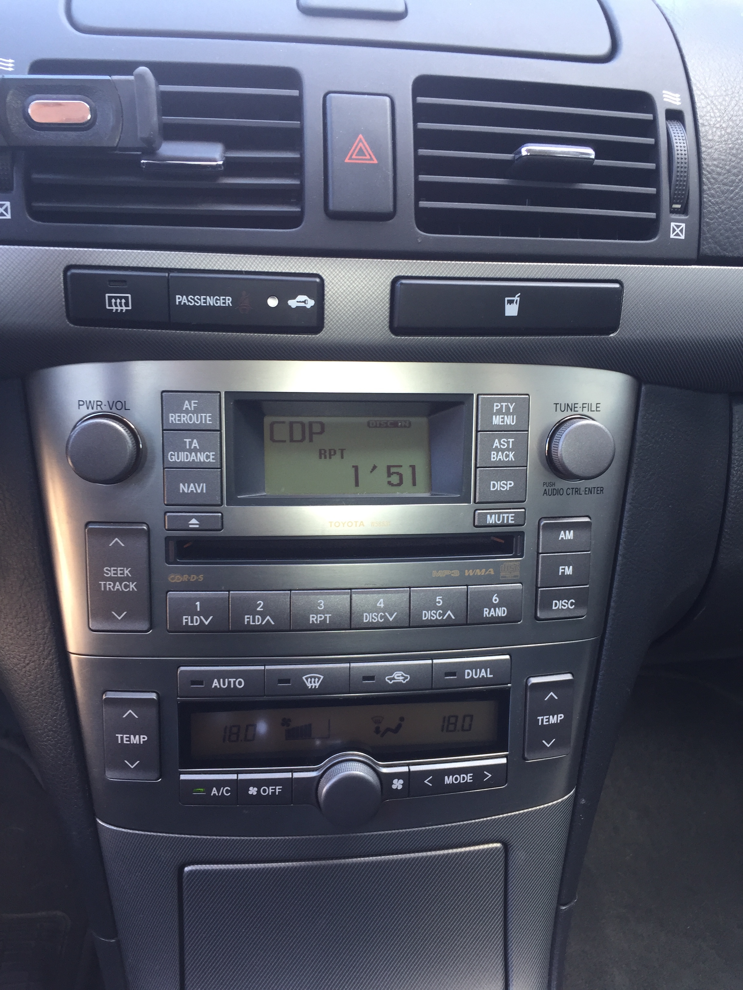 Bronze Toyota Avensis fra 2006