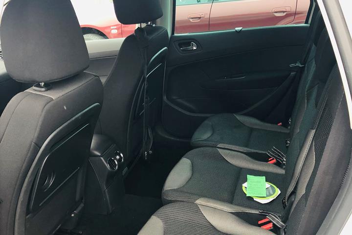 Hvid Peugeot 308 fra 2011